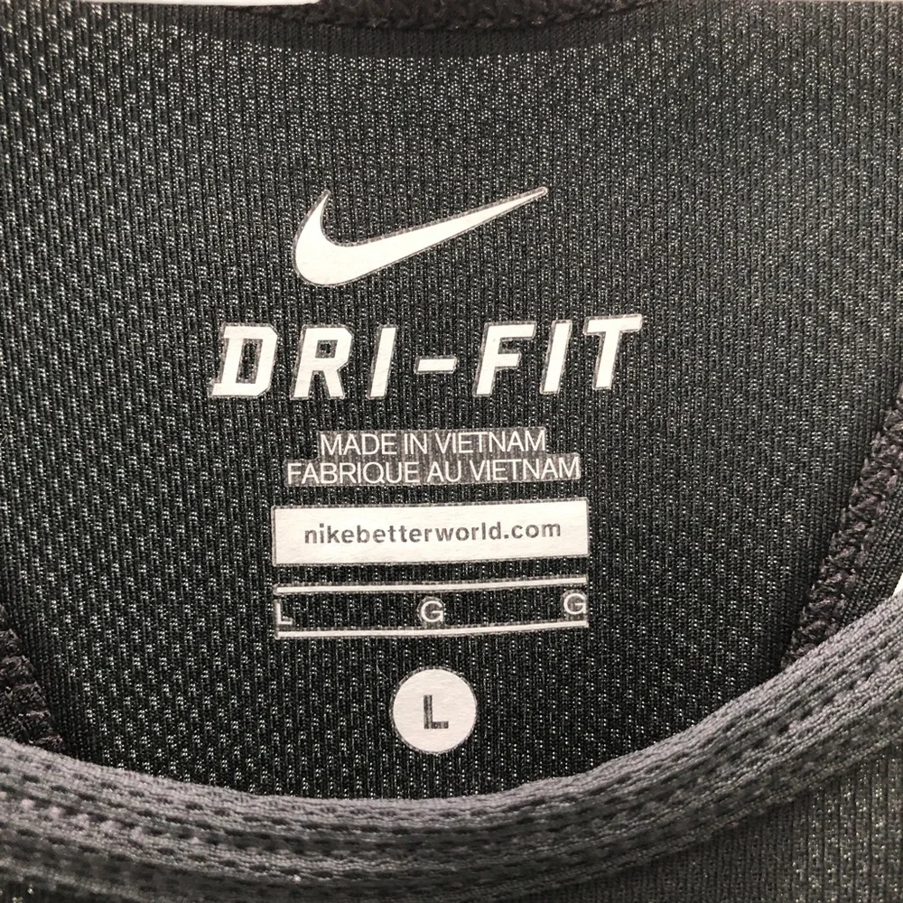 NIKE DRI-FIT Reflective Mesh Back Vent Scoop Neck Tagless Athletic Tank Top NEW! - Picture 4 of 10